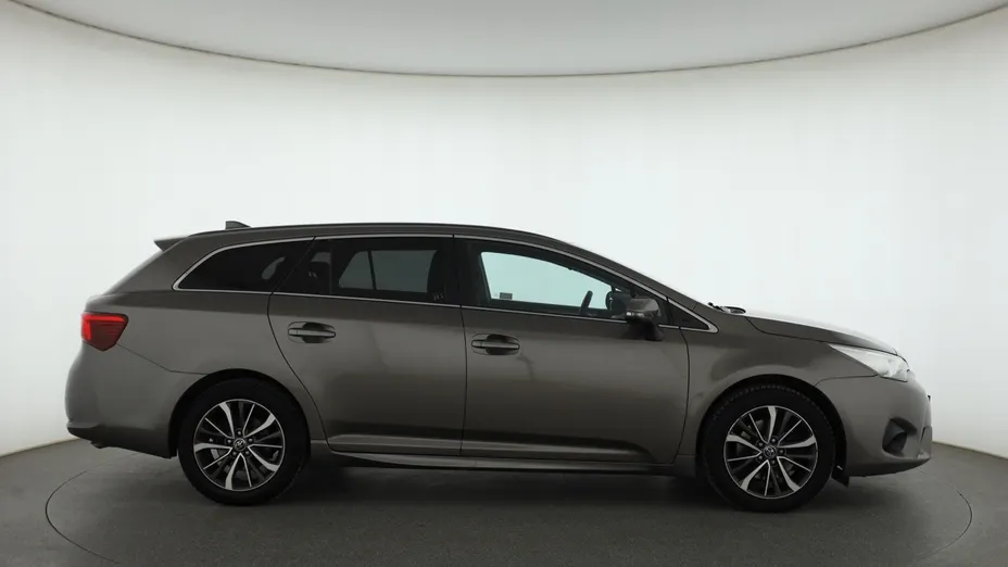 Toyota Avensis -
