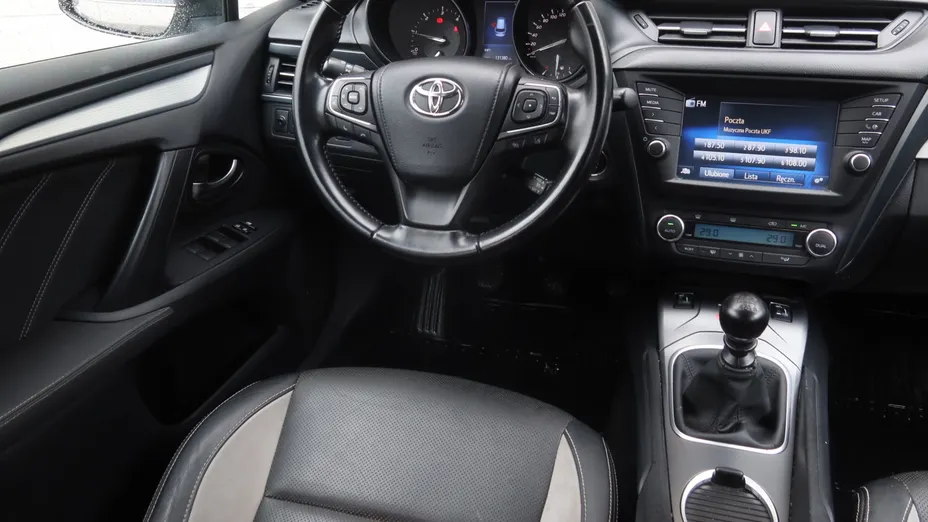 Toyota Avensis -