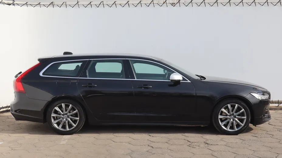 Volvo V90 -