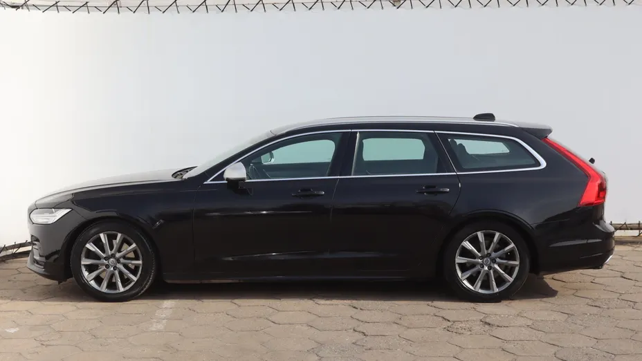 Volvo V90 -