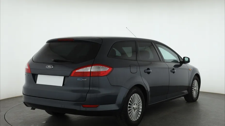 Ford Mondeo -