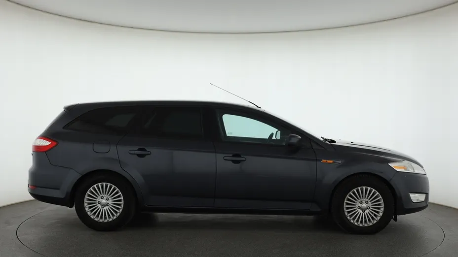 Ford Mondeo -