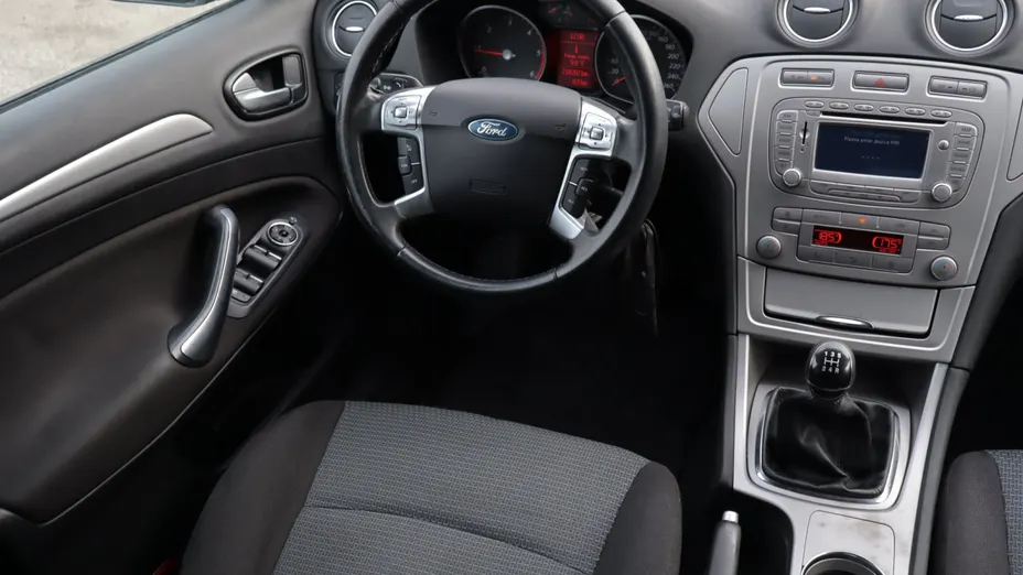 Ford Mondeo -