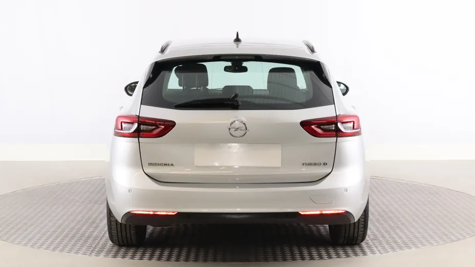 Opel Insignia -
