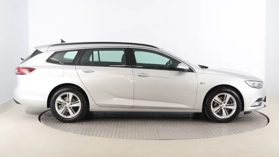 Opel Insignia -