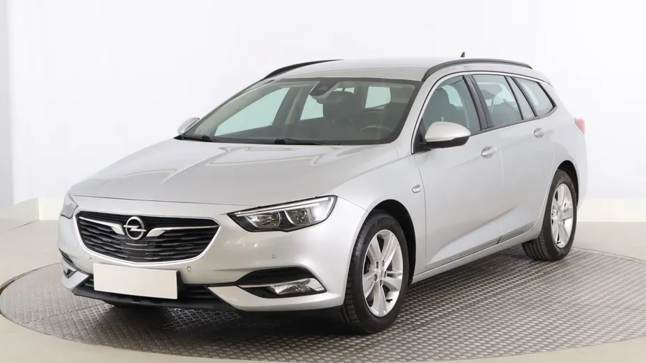 Opel Insignia -