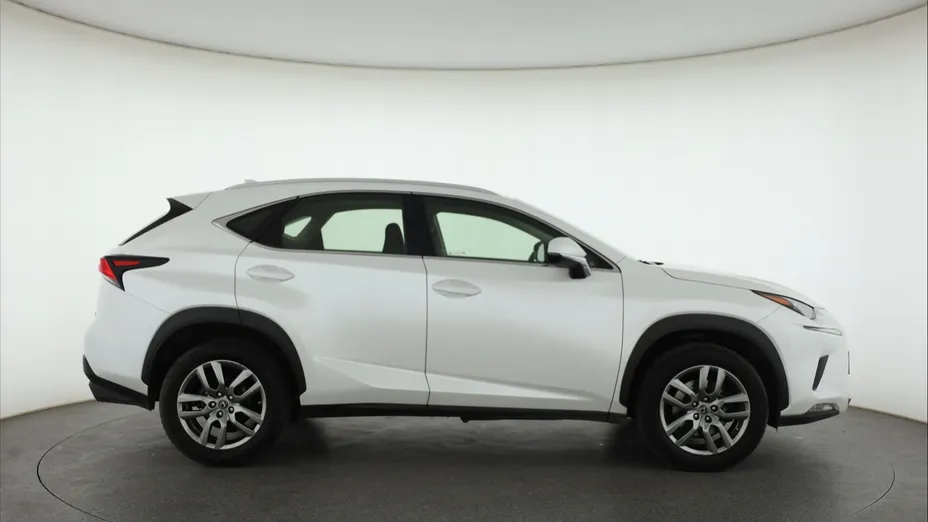 Lexus NX -