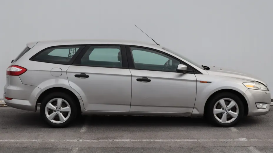 Ford Mondeo -