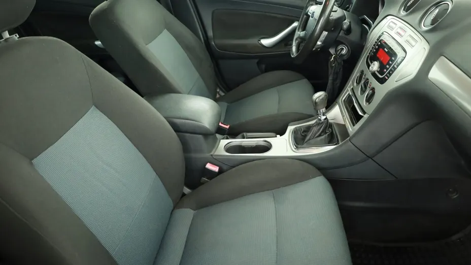 Ford Mondeo -