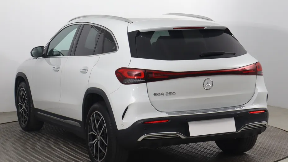 Mercedes EQA -