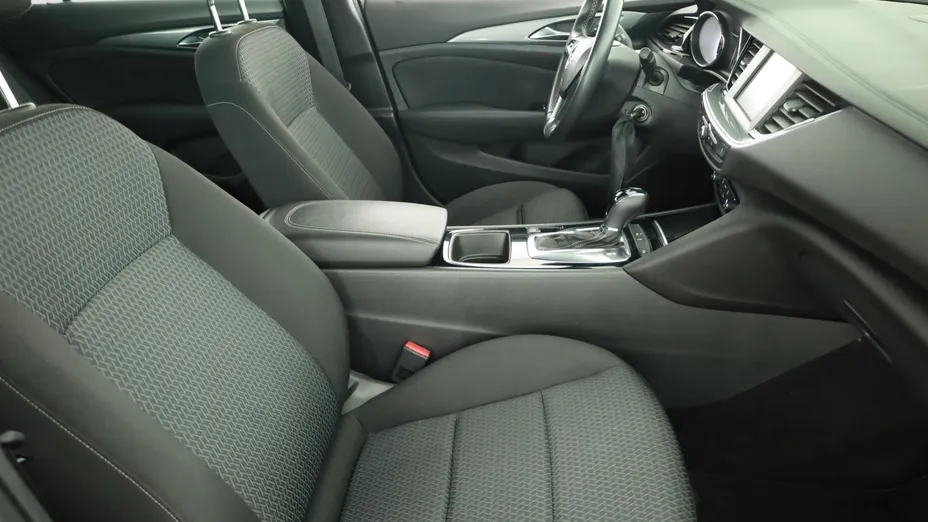 Opel Insignia -