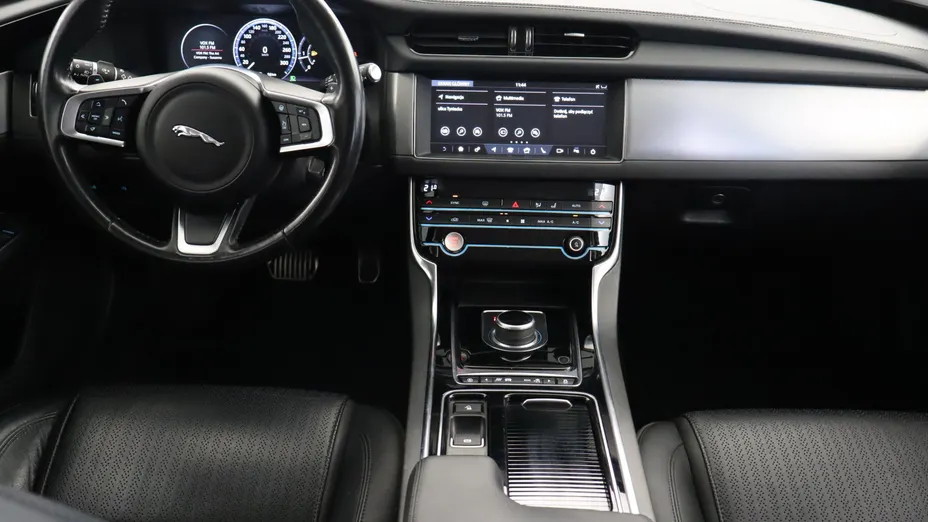 Jaguar XF -