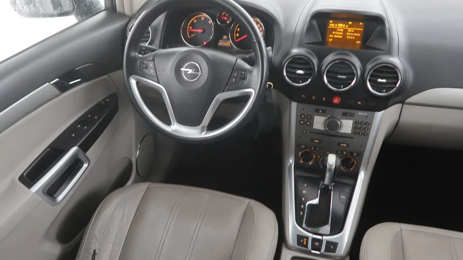 Opel Antara -