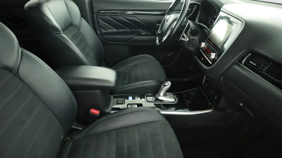 Mitsubishi Outlander -
