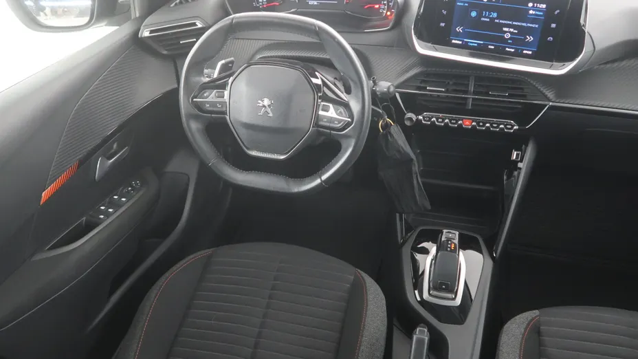 Peugeot 208 -