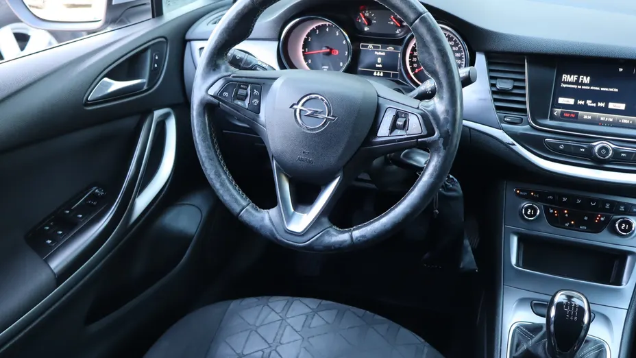 Opel Astra -