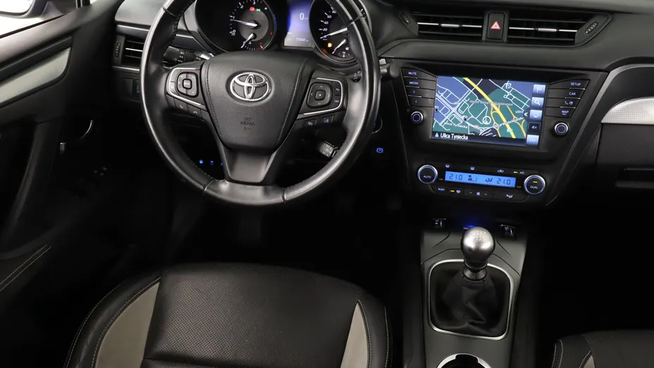 Toyota Avensis -