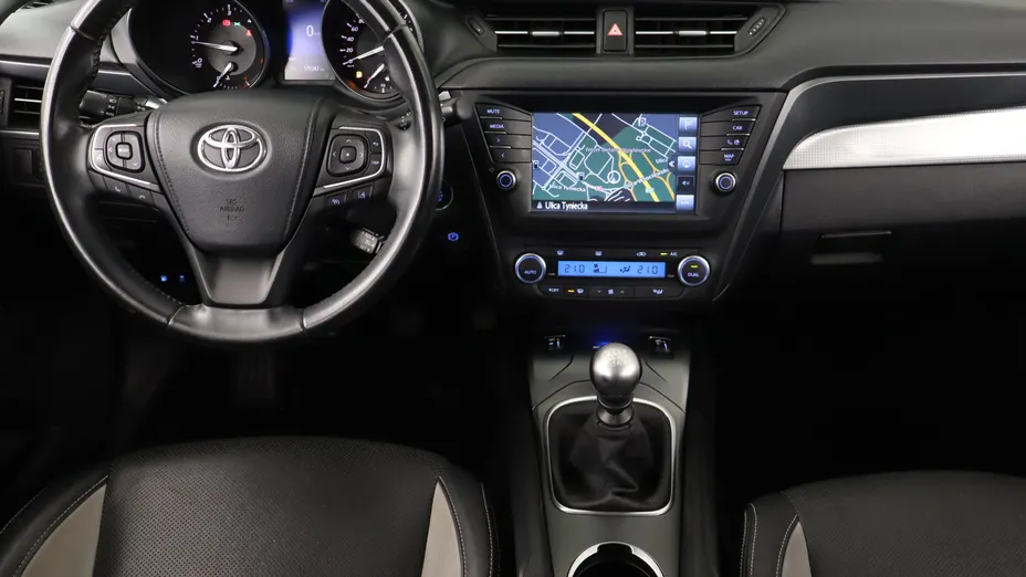 Toyota Avensis -