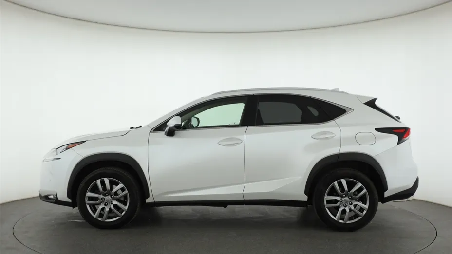 Lexus NX -