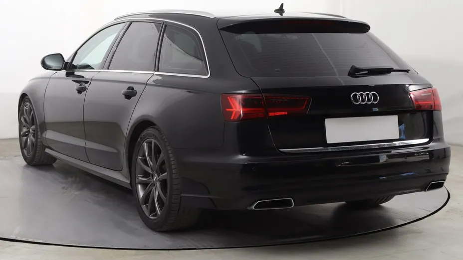 Audi A6 -