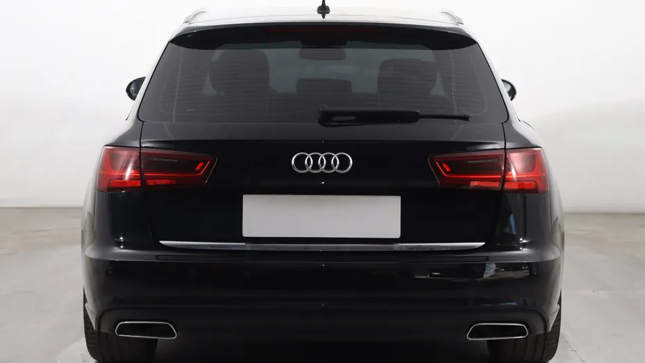 Audi A6 -