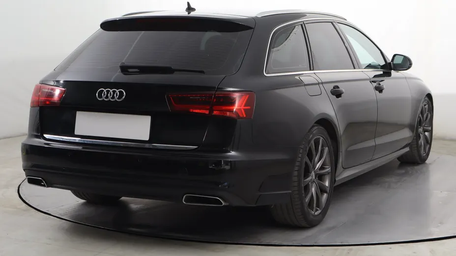 Audi A6 -