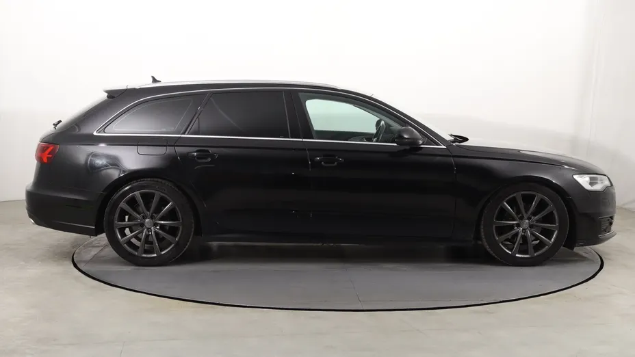 Audi A6 -