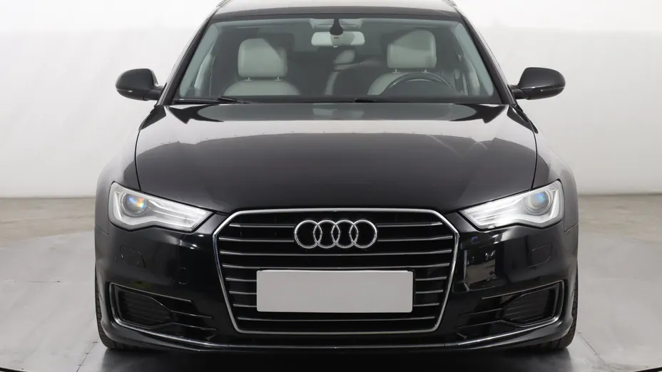Audi A6 -