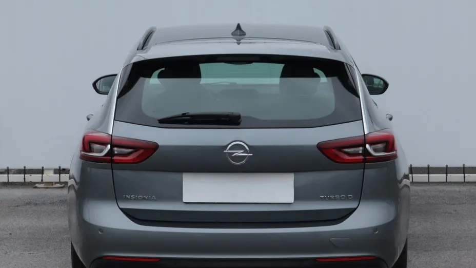 Opel Insignia -