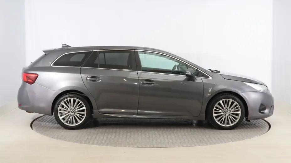 Toyota Avensis -