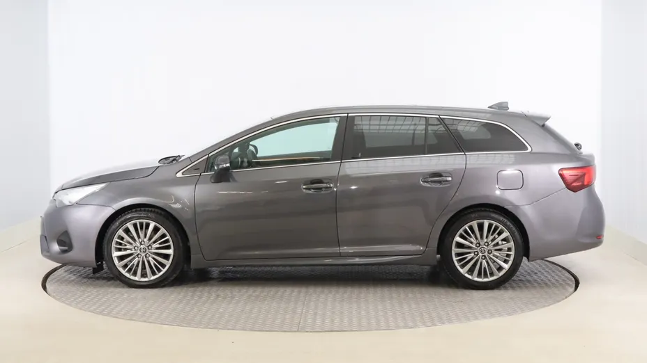 Toyota Avensis -