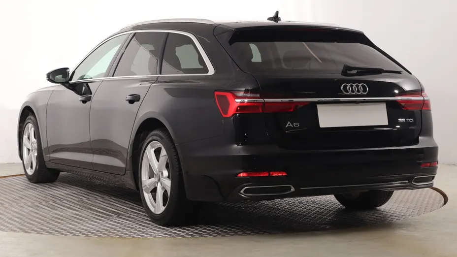 Audi A6 -