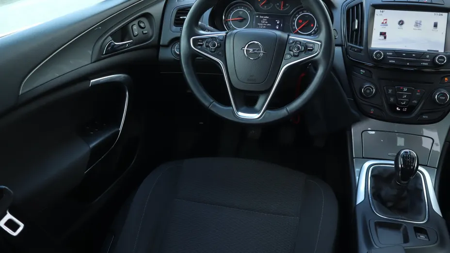 Opel Insignia -