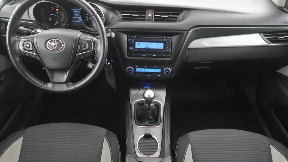 Toyota Avensis -