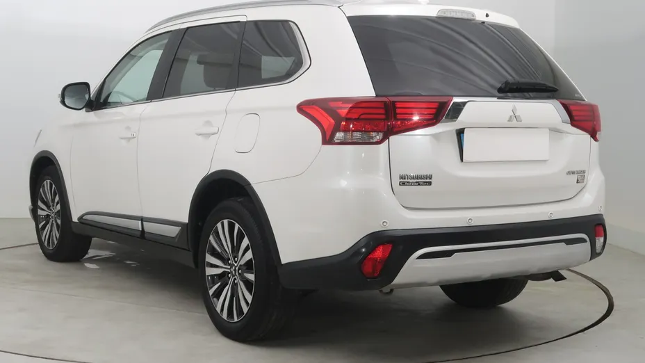 Mitsubishi Outlander -