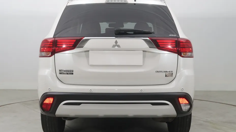 Mitsubishi Outlander -