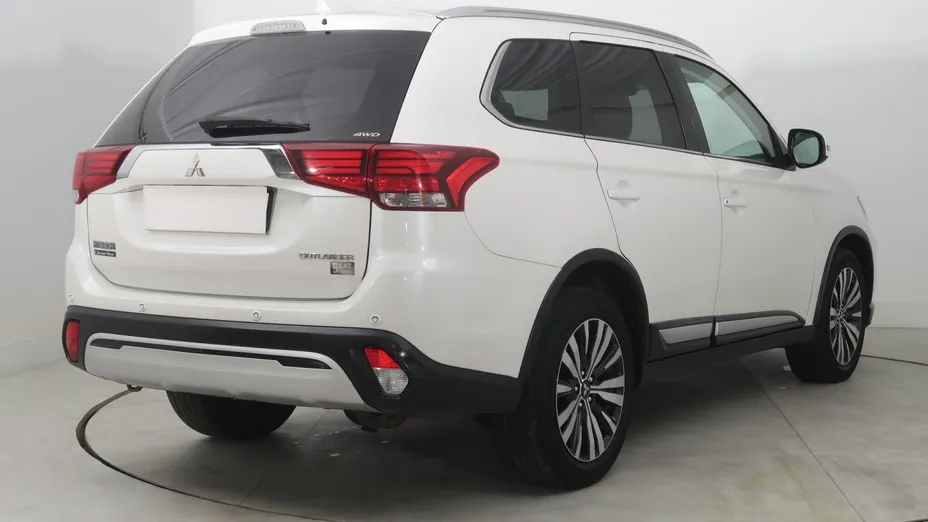 Mitsubishi Outlander -