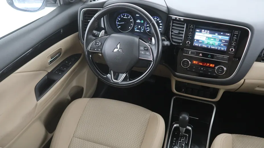Mitsubishi Outlander -