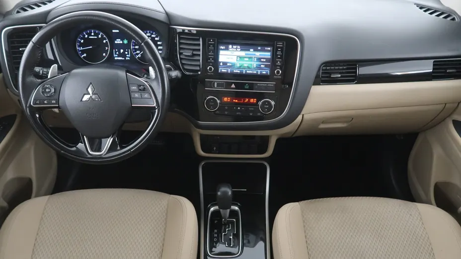 Mitsubishi Outlander -