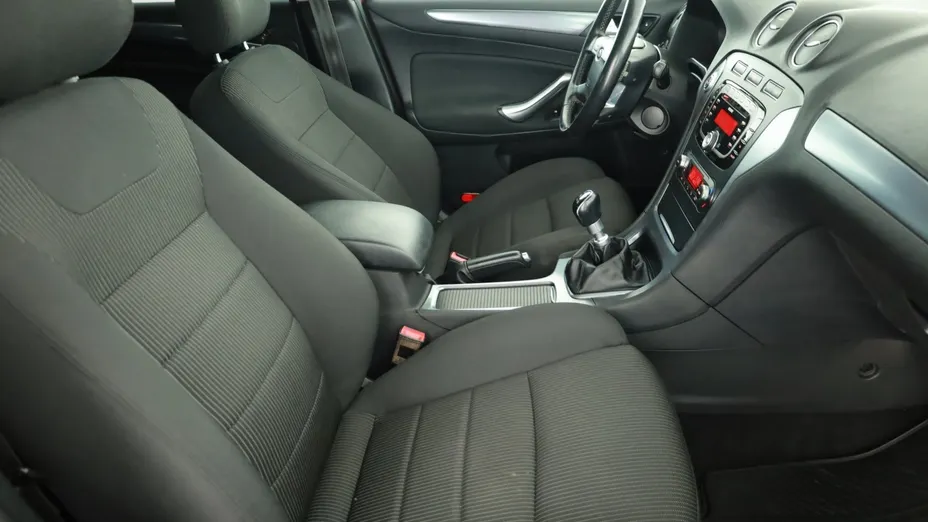 Ford Mondeo -