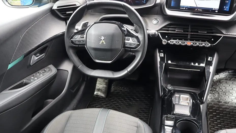 Peugeot 208 -