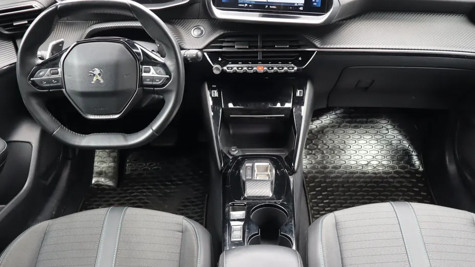 Peugeot 208 -