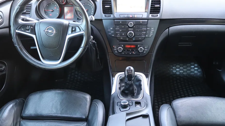 Opel Insignia -