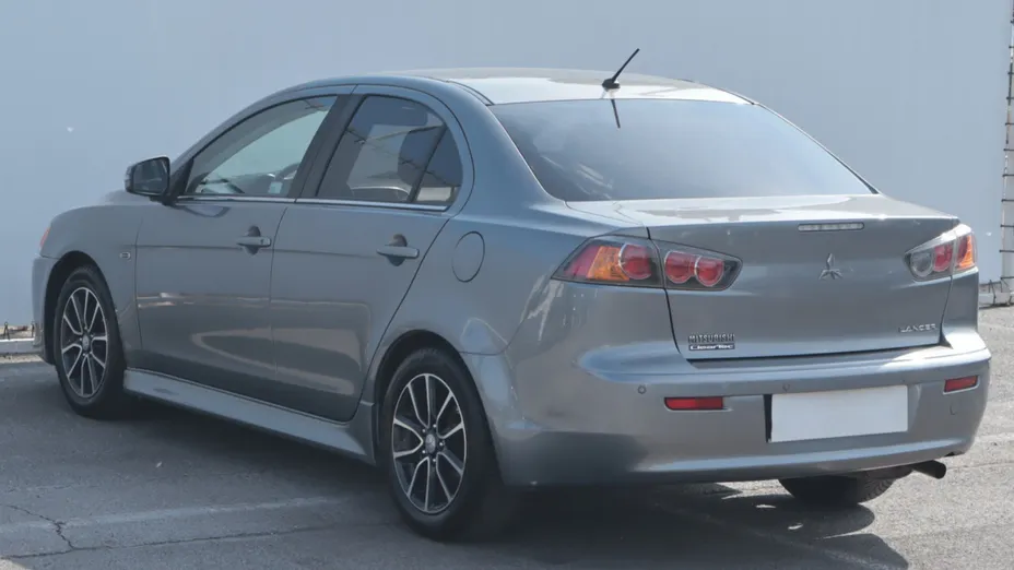 Mitsubishi Lancer -