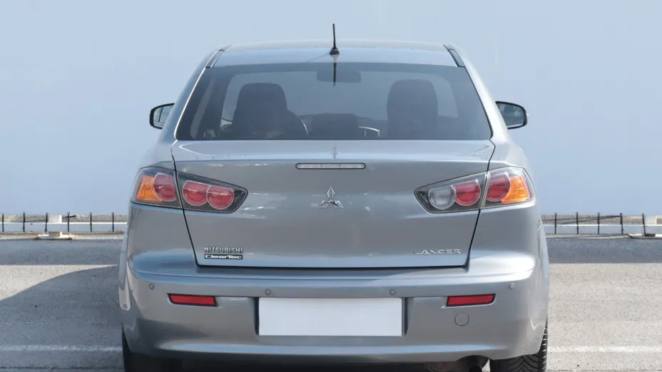 Mitsubishi Lancer -