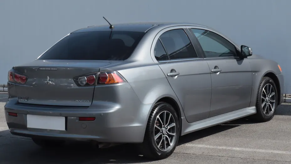 Mitsubishi Lancer -