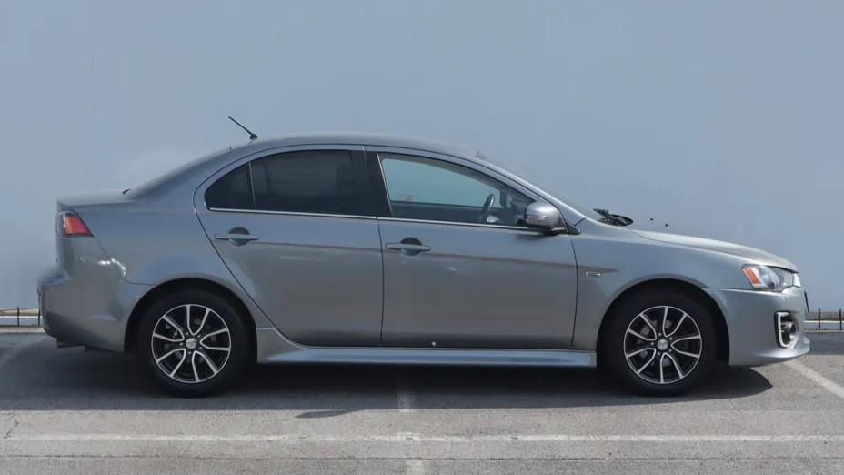 Mitsubishi Lancer -