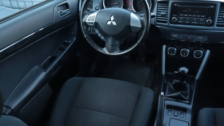 Mitsubishi Lancer -