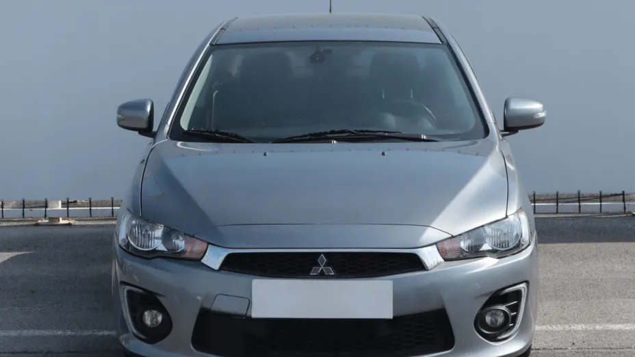 Mitsubishi Lancer -