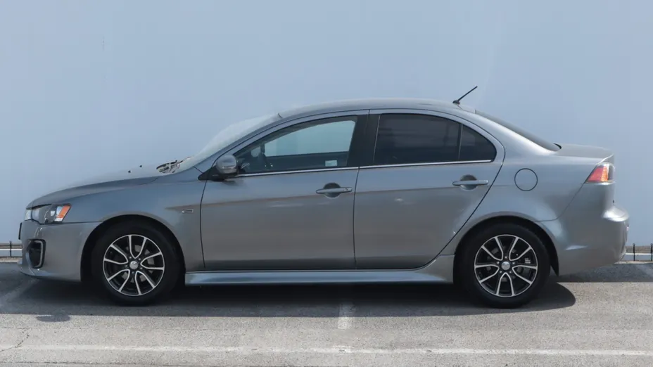Mitsubishi Lancer -